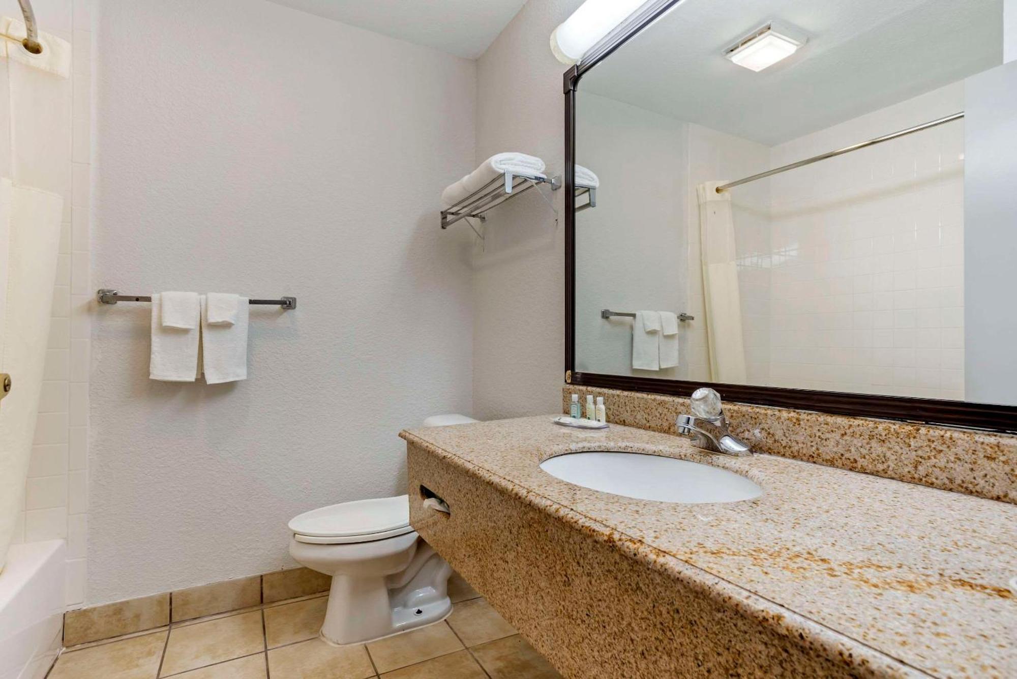 Quality Inn & Suites Nrg Park - Medical Center Houston Esterno foto